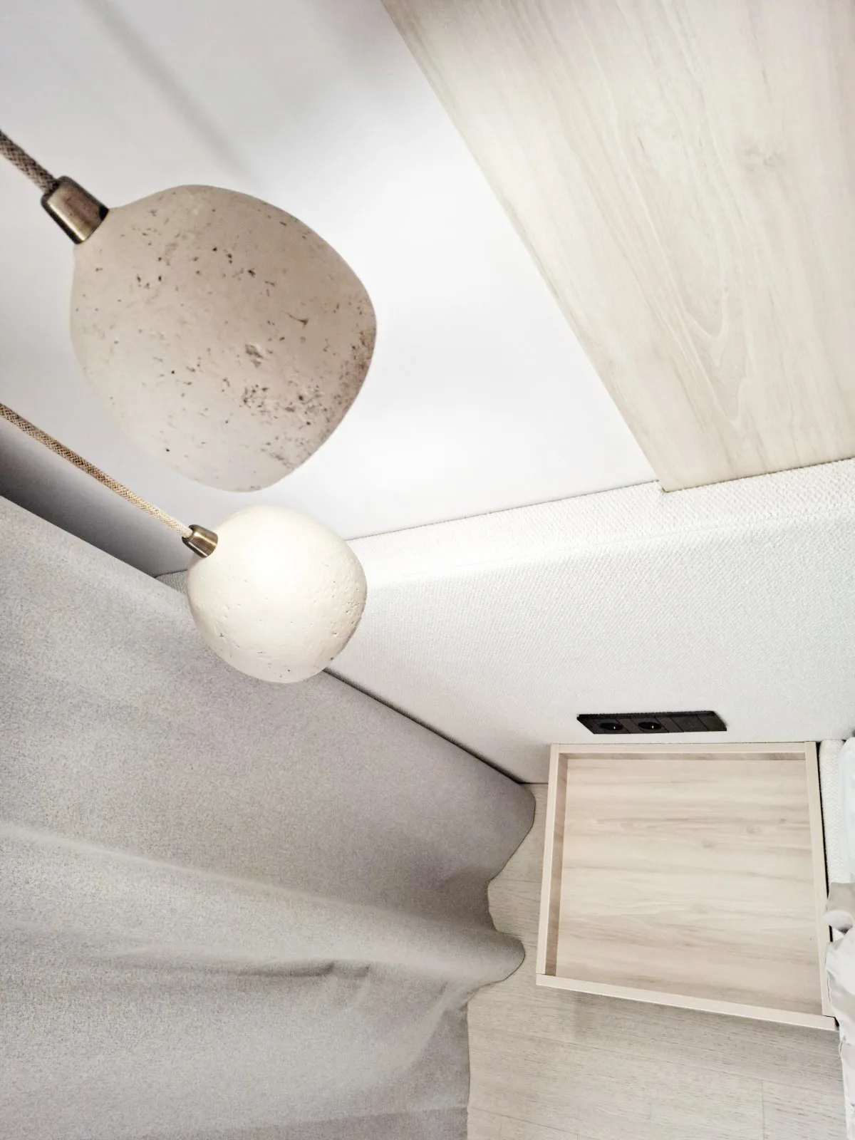 Интериорен дизайн и изработка на мебели по поръчка за спалня | Сия Стил дизайн и цялостно обзавеждане, Бургас | Проект: Ариа