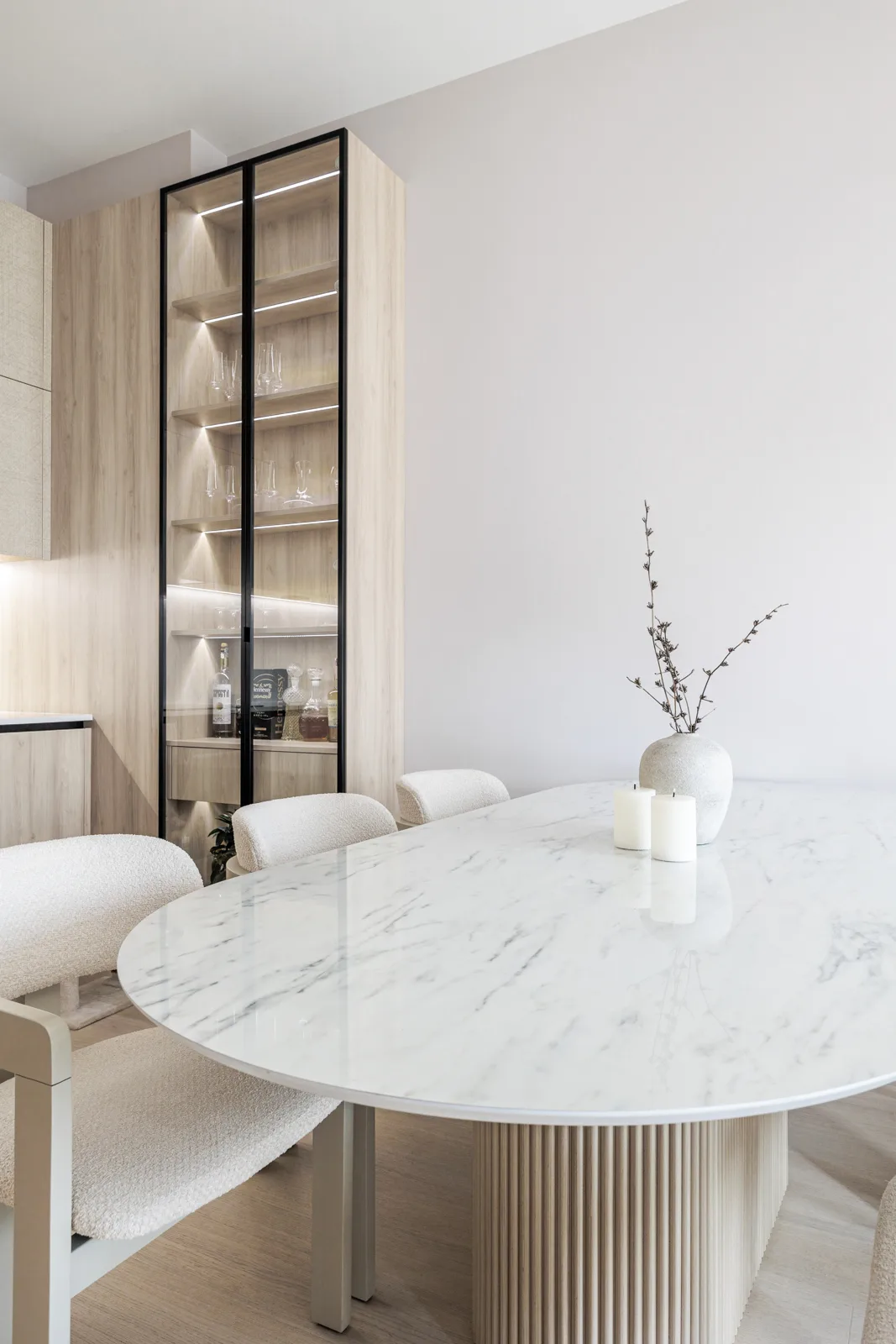 Интериорен дизайн и мебели по поръчка | Уютна всекидневна и модерна кухня | Сия Стил - дизайн и цялостно обзавеждане, Бургас | Проект: Апартамент Ариа